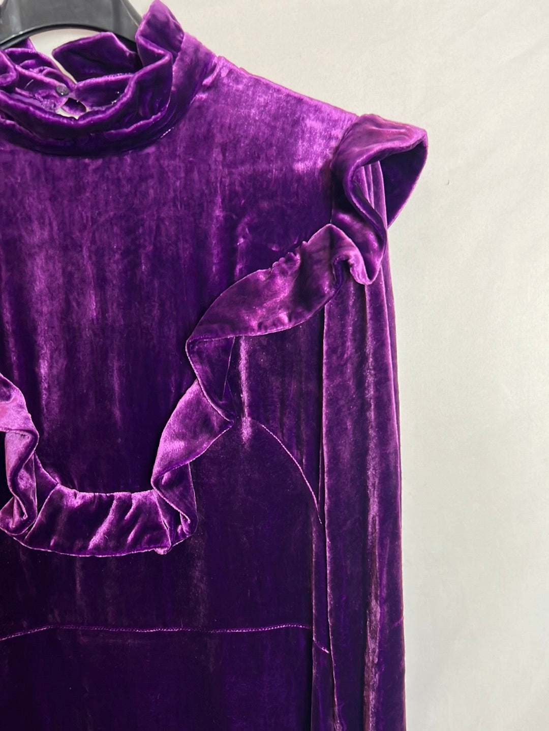 SANDRO. Vestido morado terciopelo. T 2(m)
