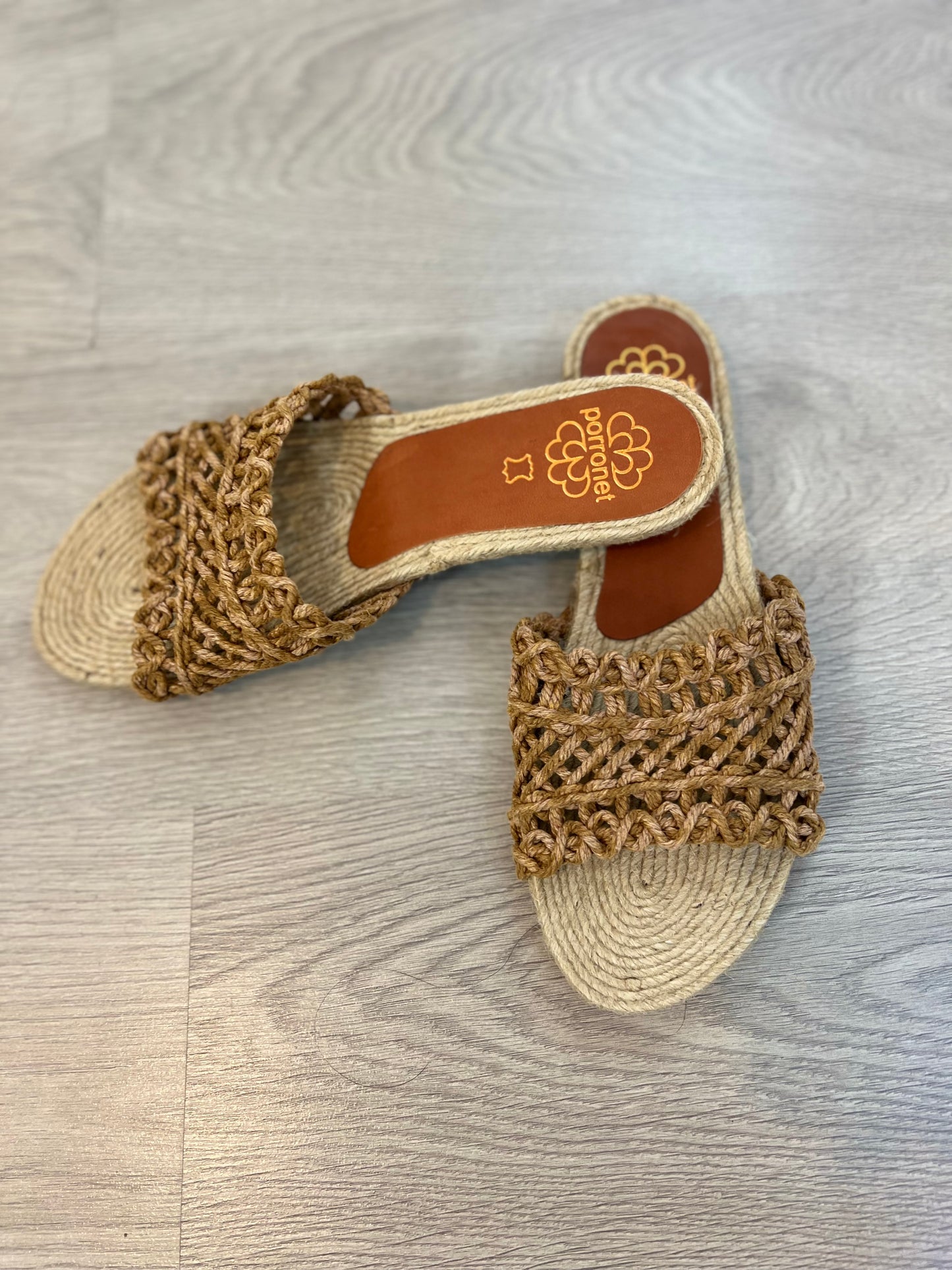 PORRONET. Flat raffia sandal T,39