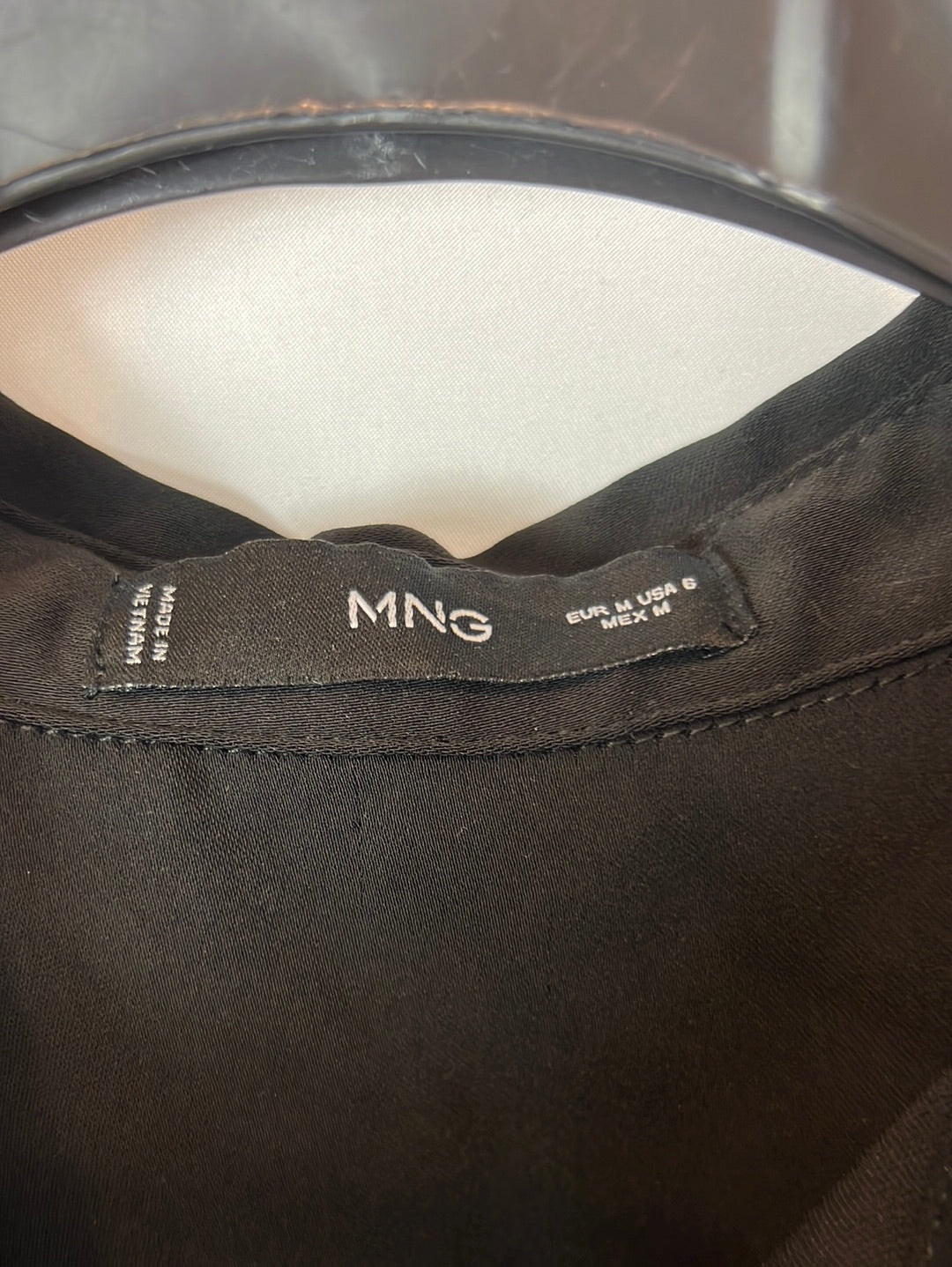 MANGO. Vestido negro corto fruncido. T M