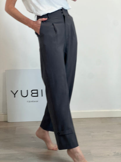 BIRGITTE HERSKIND. Pantalón gris pinzas