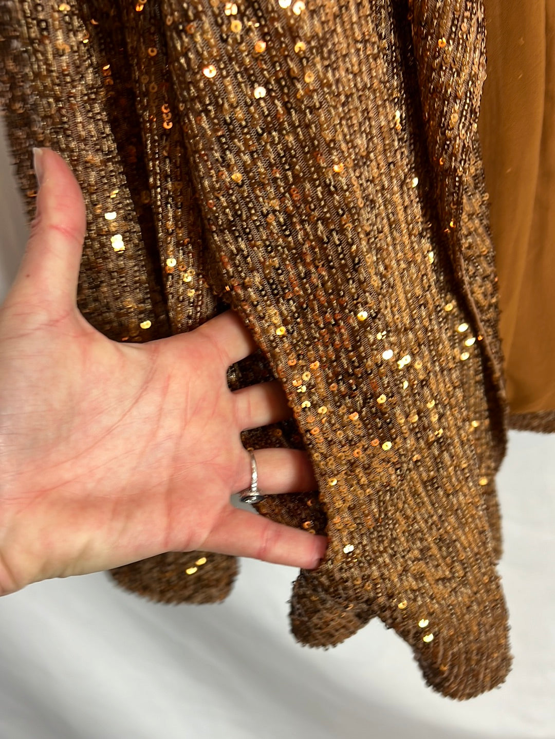 LOVE ROOM. Flowing mini sequin jacket. TM