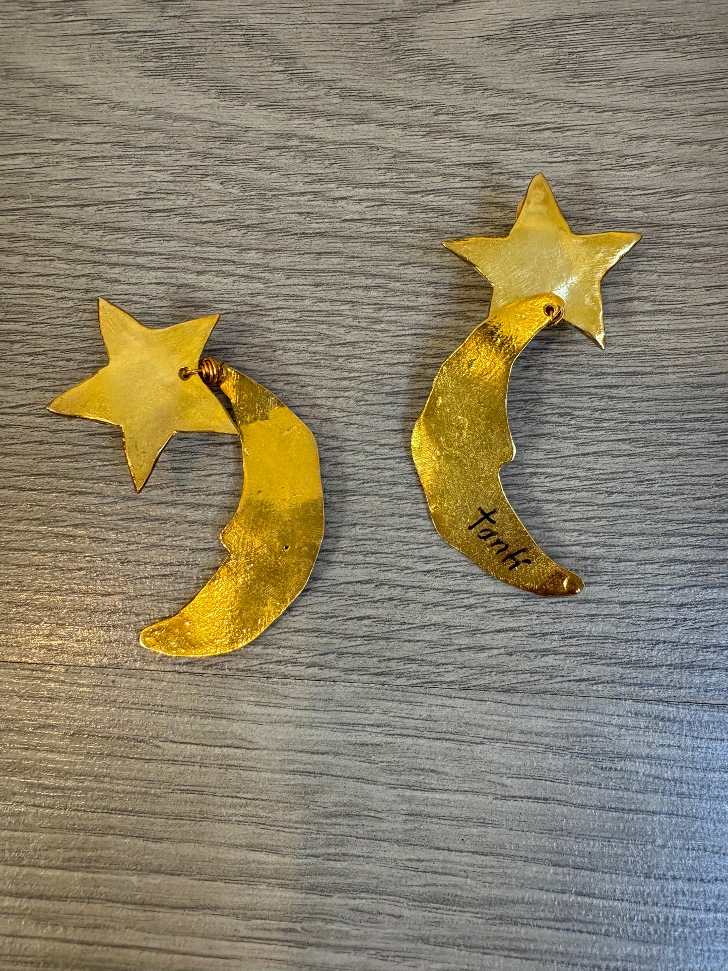 OTRAS. Pendiente dorados lunas