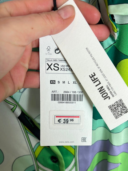 ZARA. Blusa estampada satinada. T XS