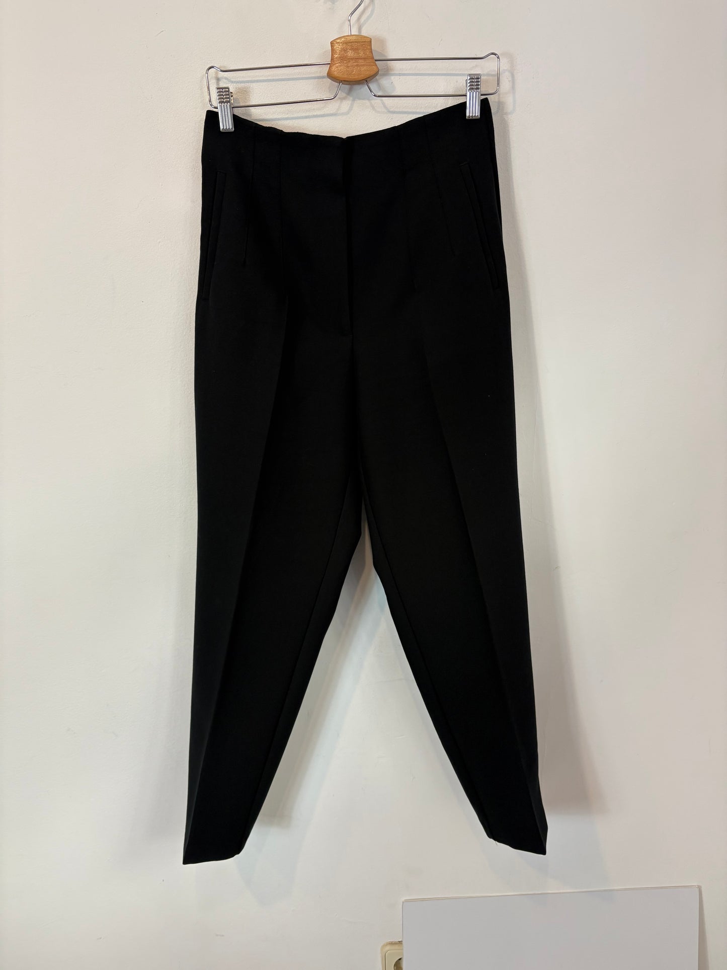 ZARA. Pantalón negro de vestir