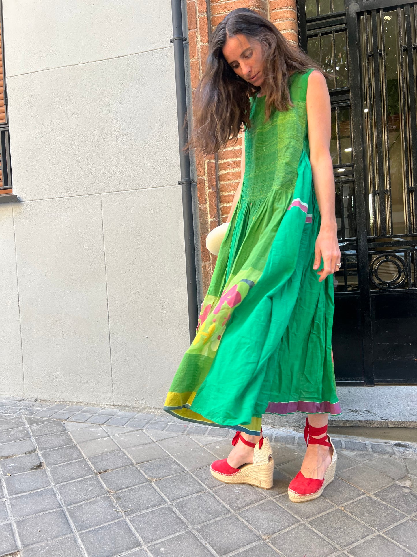 INJIRI. Vestido midi texturas estampado