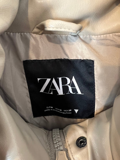 ZARA. plumas beige efecto piel  T.m