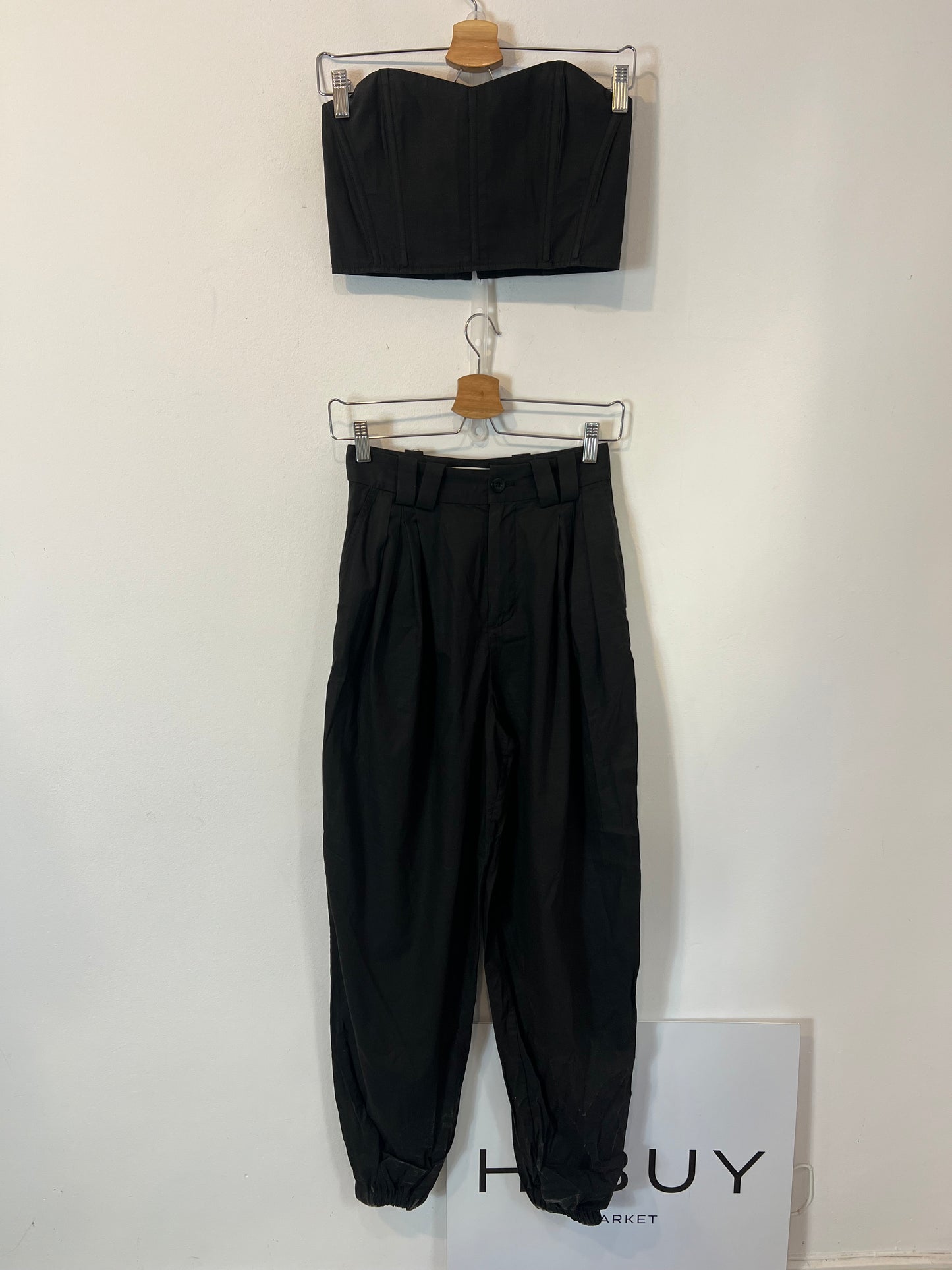 L'ACADEMIE. Conjunto pantalón y top gris