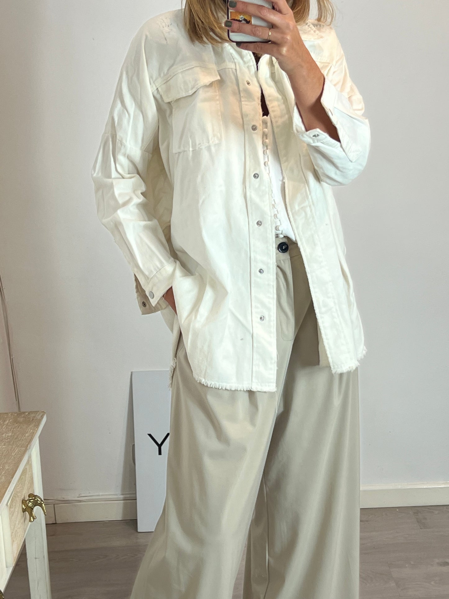 ZARA. Chaqueta denim ligera bolsillos T.s