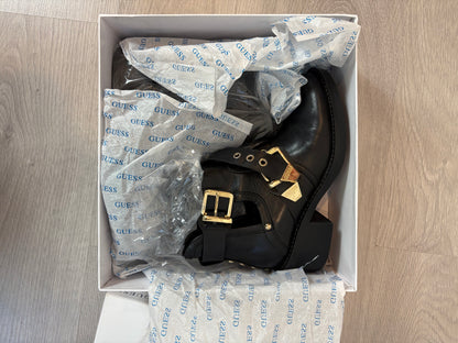 GUESS. Botines piel hebilla. T 36