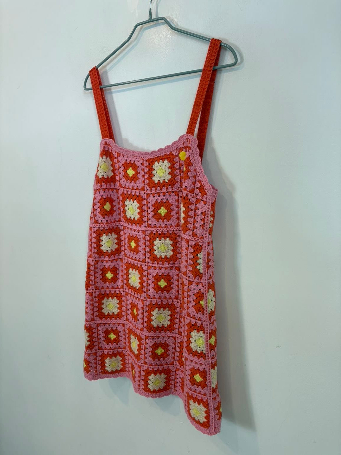 ZARA. Vestido corto croché rosas
