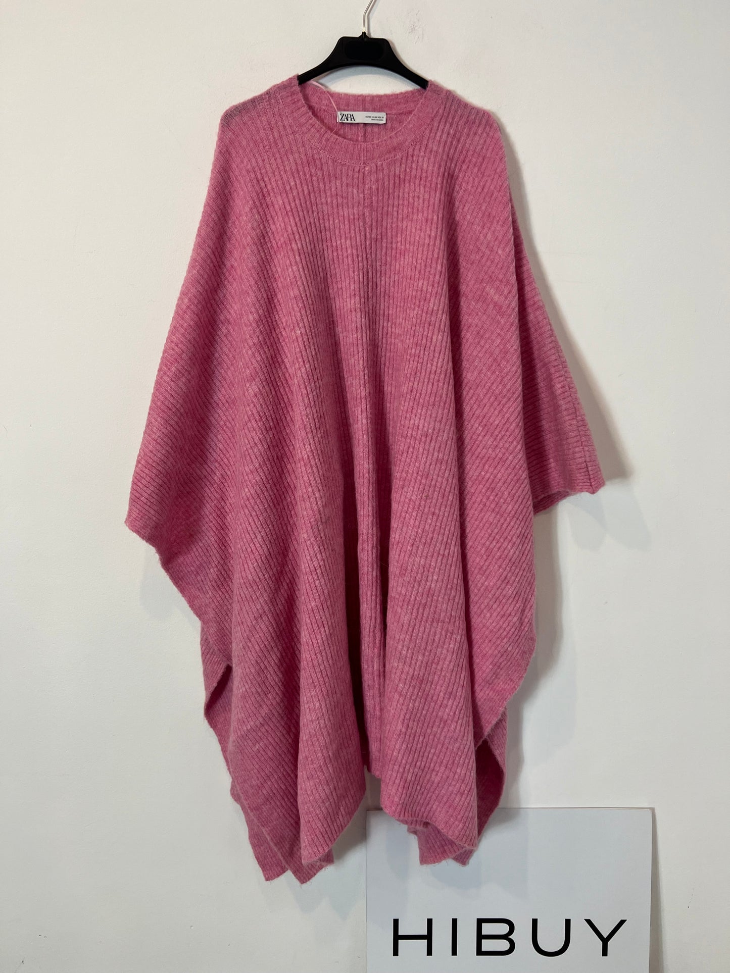 ZARA. Poncho rosa largo canalé T.m