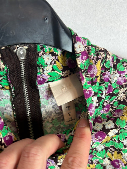 H&M. Blusa flores mangas abullonadas T.s