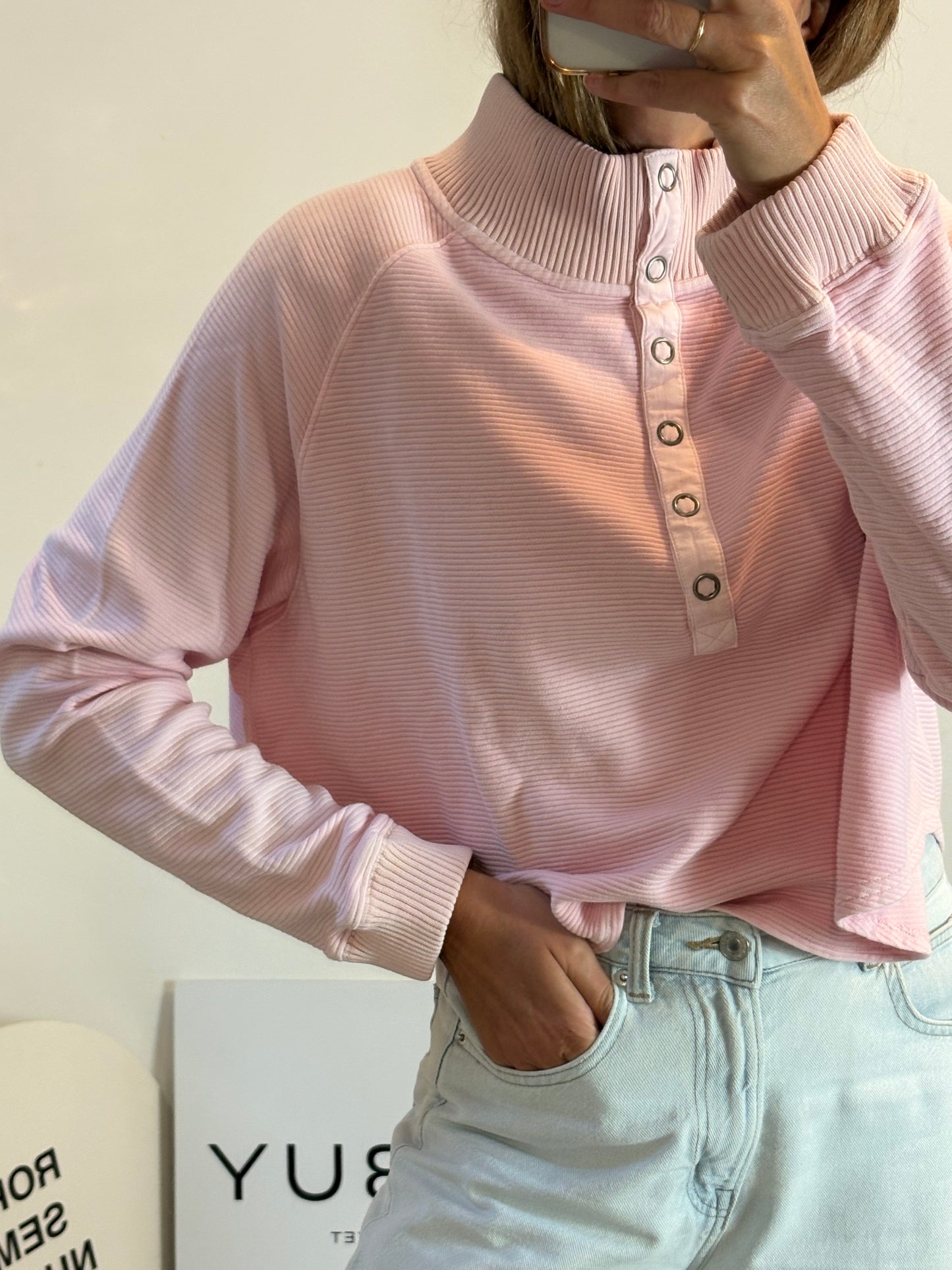 FREE PEOPLE MOVEMENT. Sudadera rosa claro textura