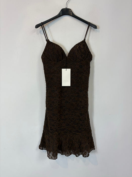ZARA. Vestido corto entallado encaje
