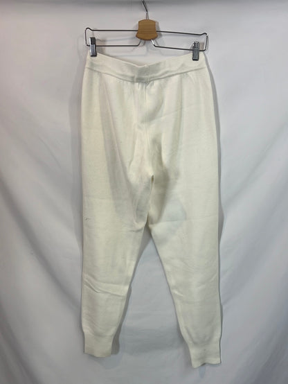 BERSHKA. Pantalón punto blanco T.l