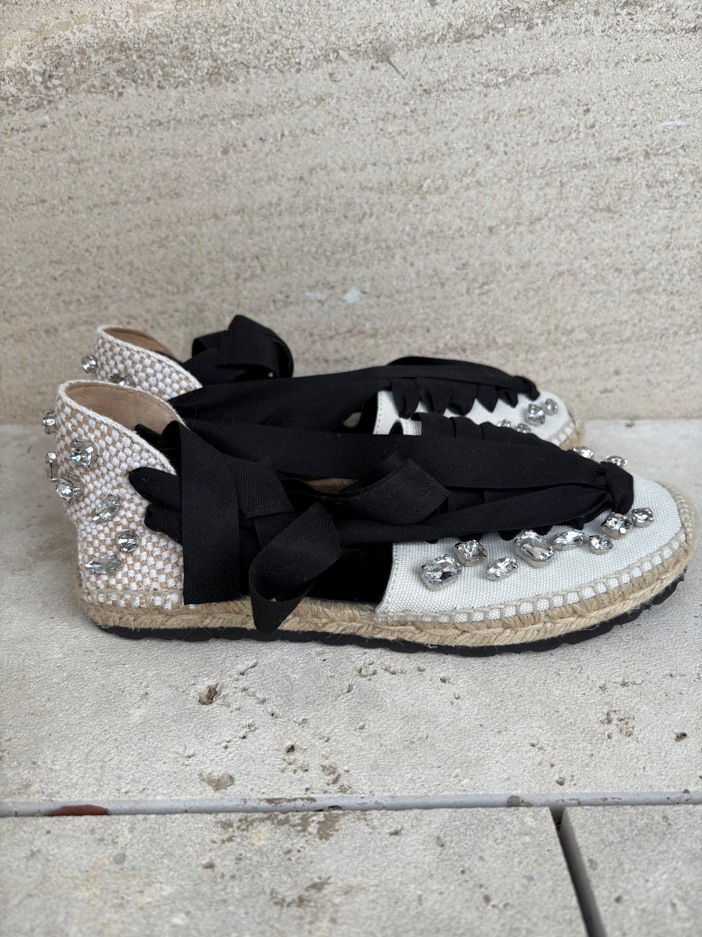 LOEWE. Alpargata detalle pedrería. T 39