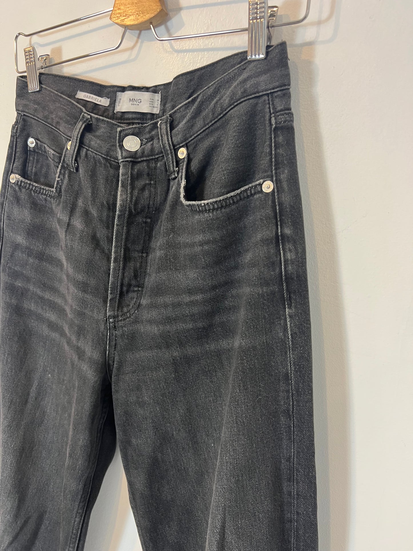 MANGO. Black buttoned straight denim. T 36