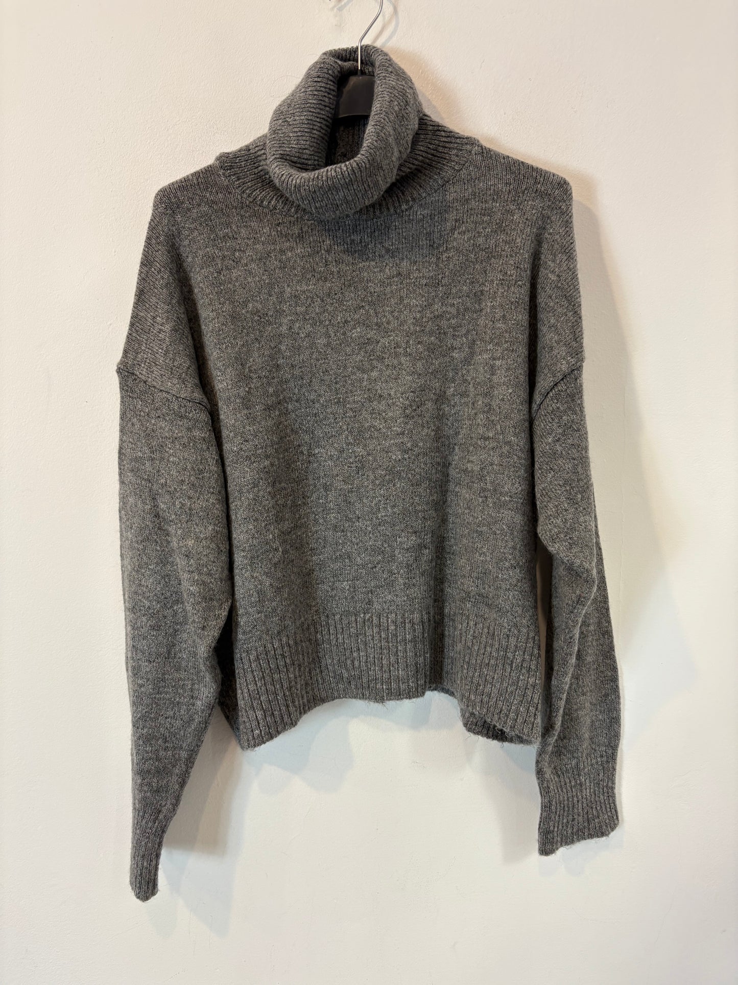 ZARA. Jersey gris cuello alto