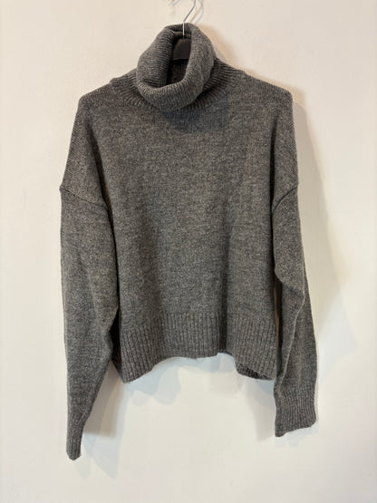 ZARA. Jersey gris cuello alto