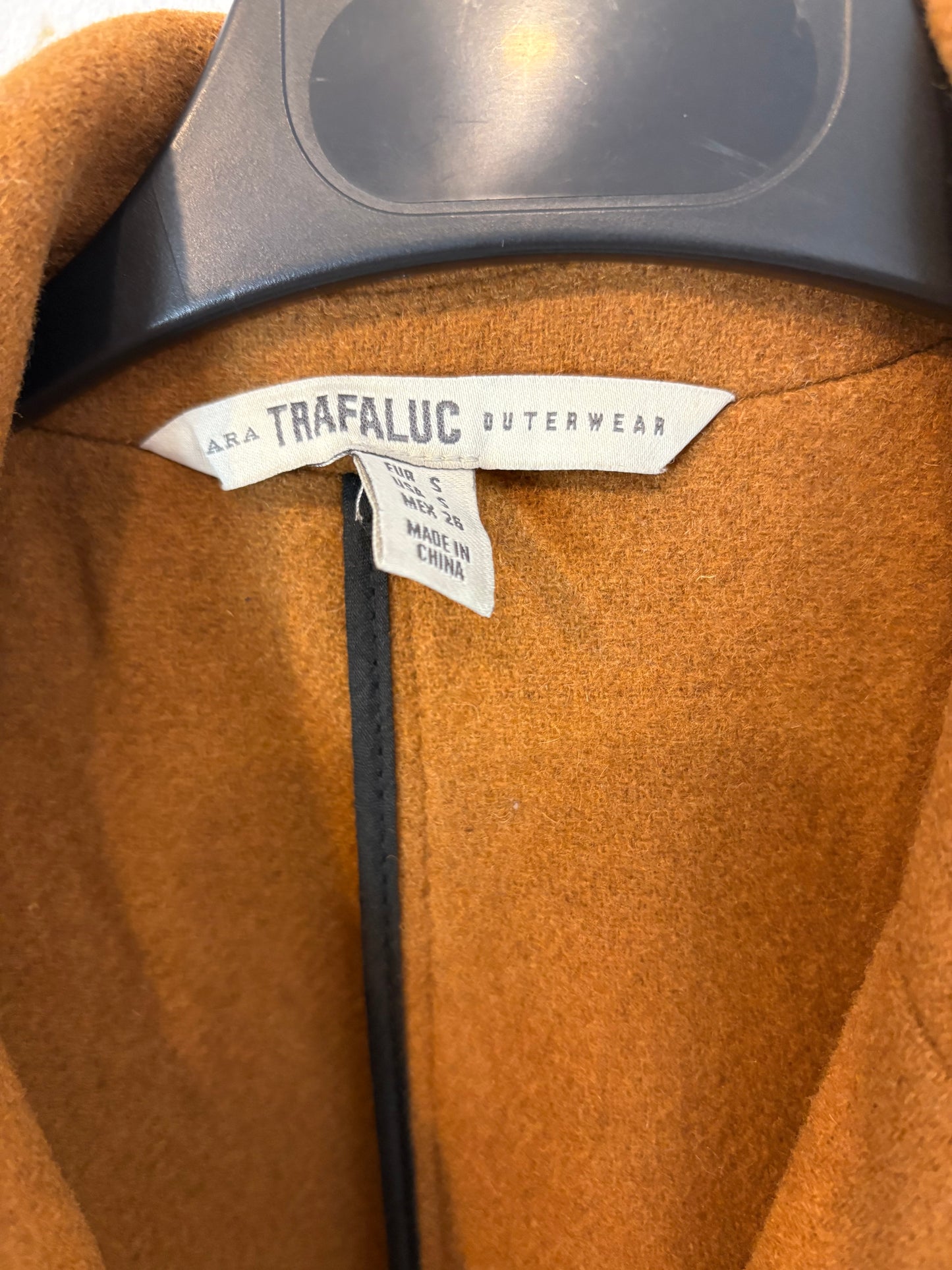 ZARA. Chaleco largo marrón con lana