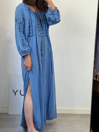 OYSHO. Vestido azul bordado  T.s/m