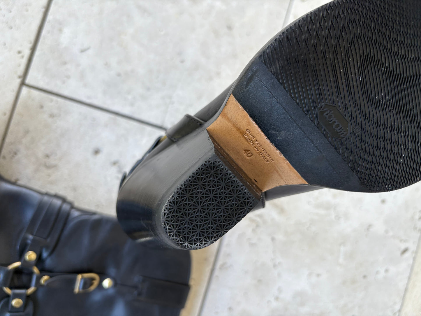 ISABEL MARANT. Bota negra hebilla. T 40