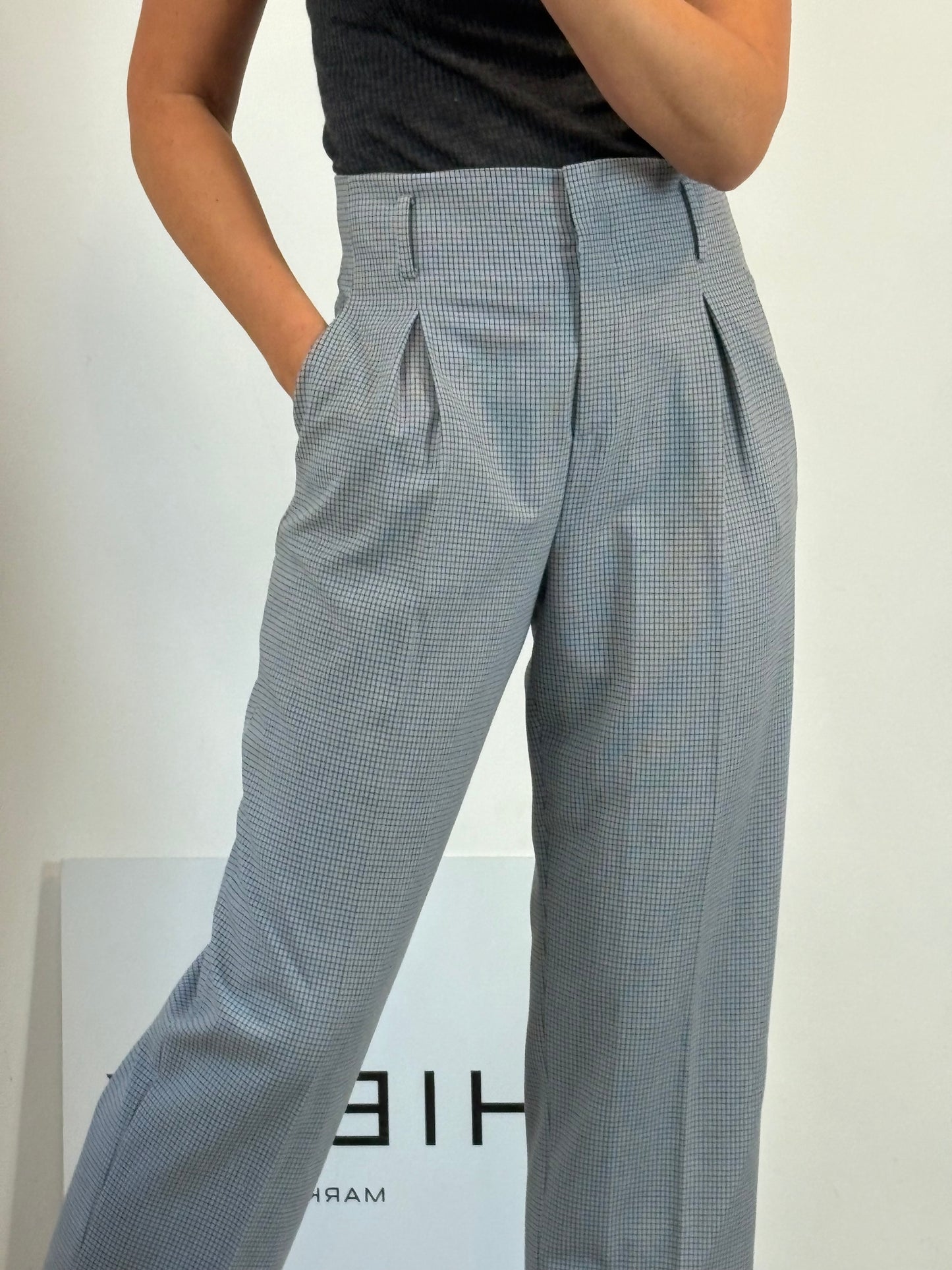 UTERQÜE. Pantalón azul claro cuadros