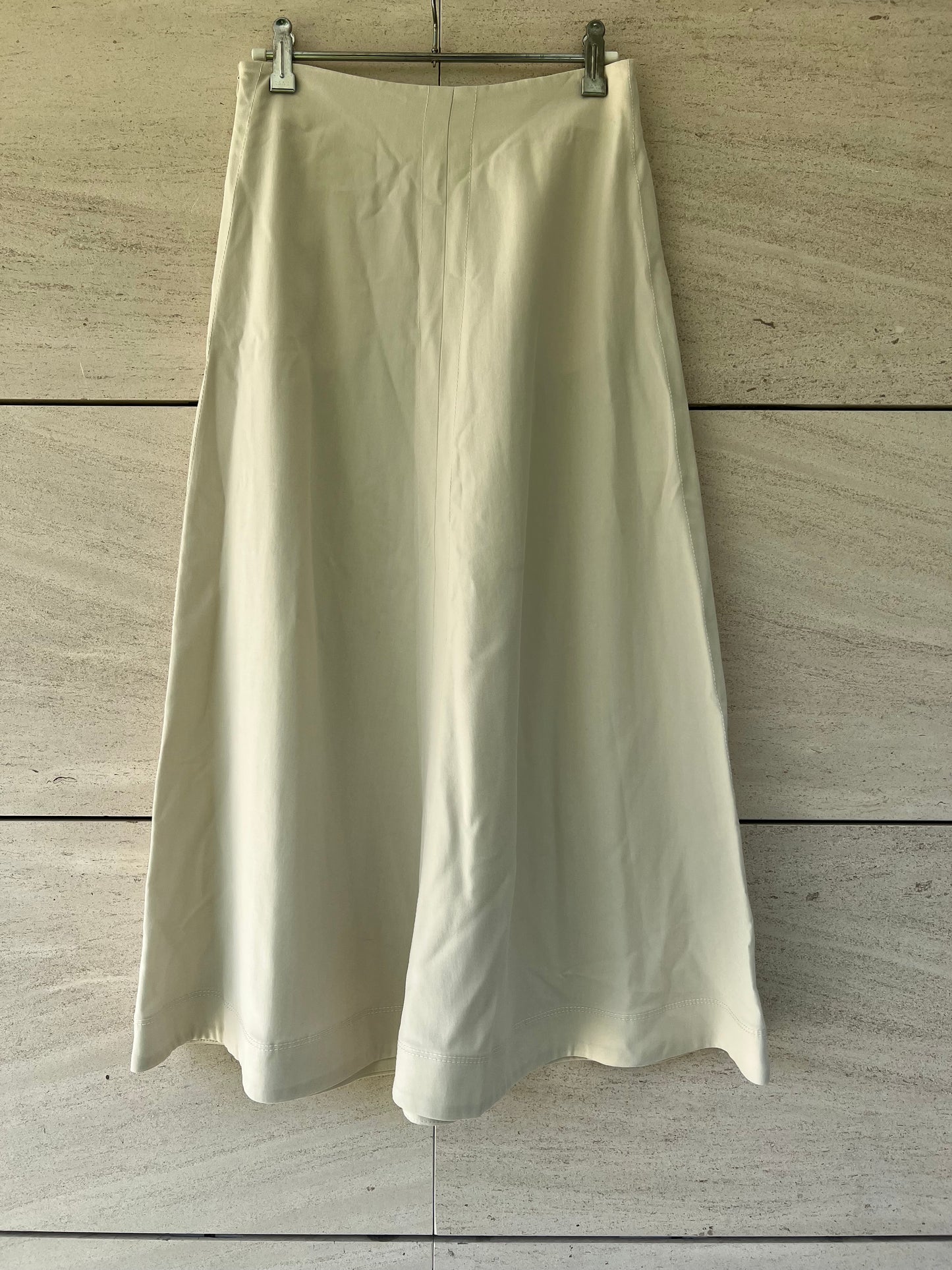 MASSIMO DUTTI. Falda midi beige T.xs