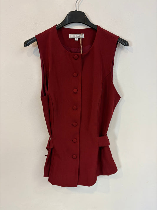 Chaleco burdeos abotonado