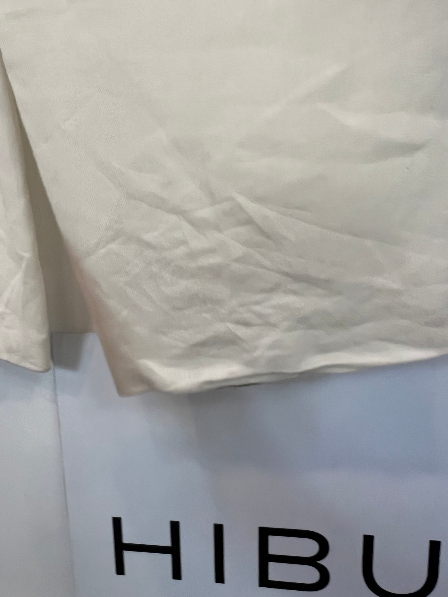 ZARA. Pantalón blanco lino pinzas
