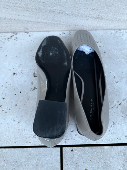 BOTTEGA VENETA. Bailarina gris detalle punta. T 39