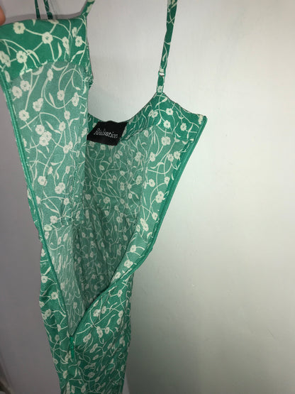 RÉALISATION. Vestido midi seda verde flores