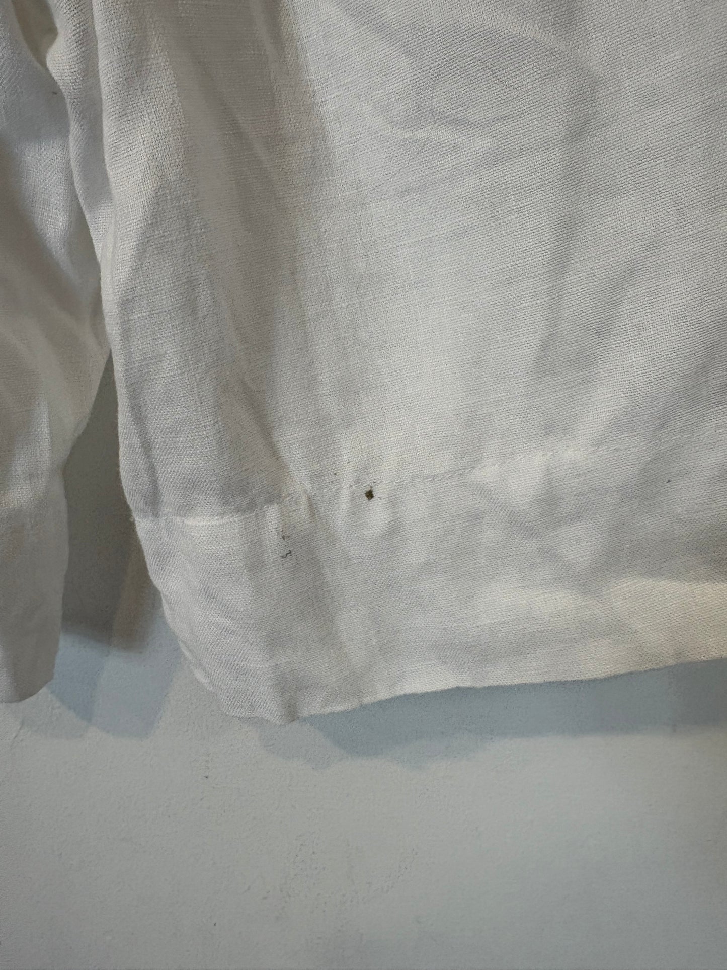 DISSH. Bermuda blanca lino