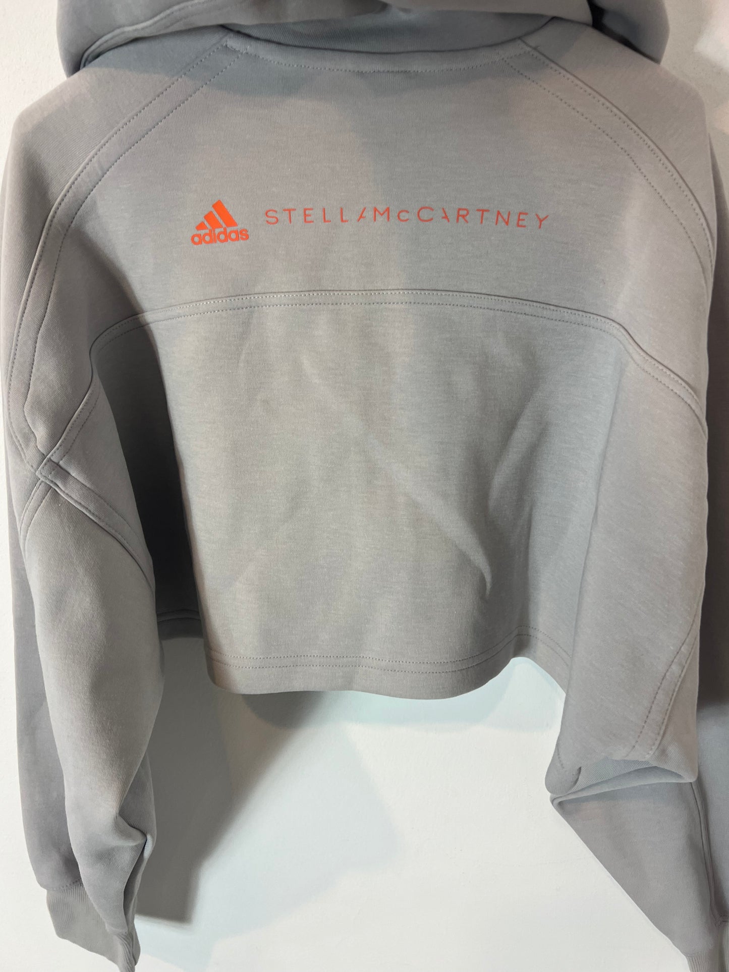 ADIDAS by STELLA McCARTNEY. Sudadera gris cropped. T XS
