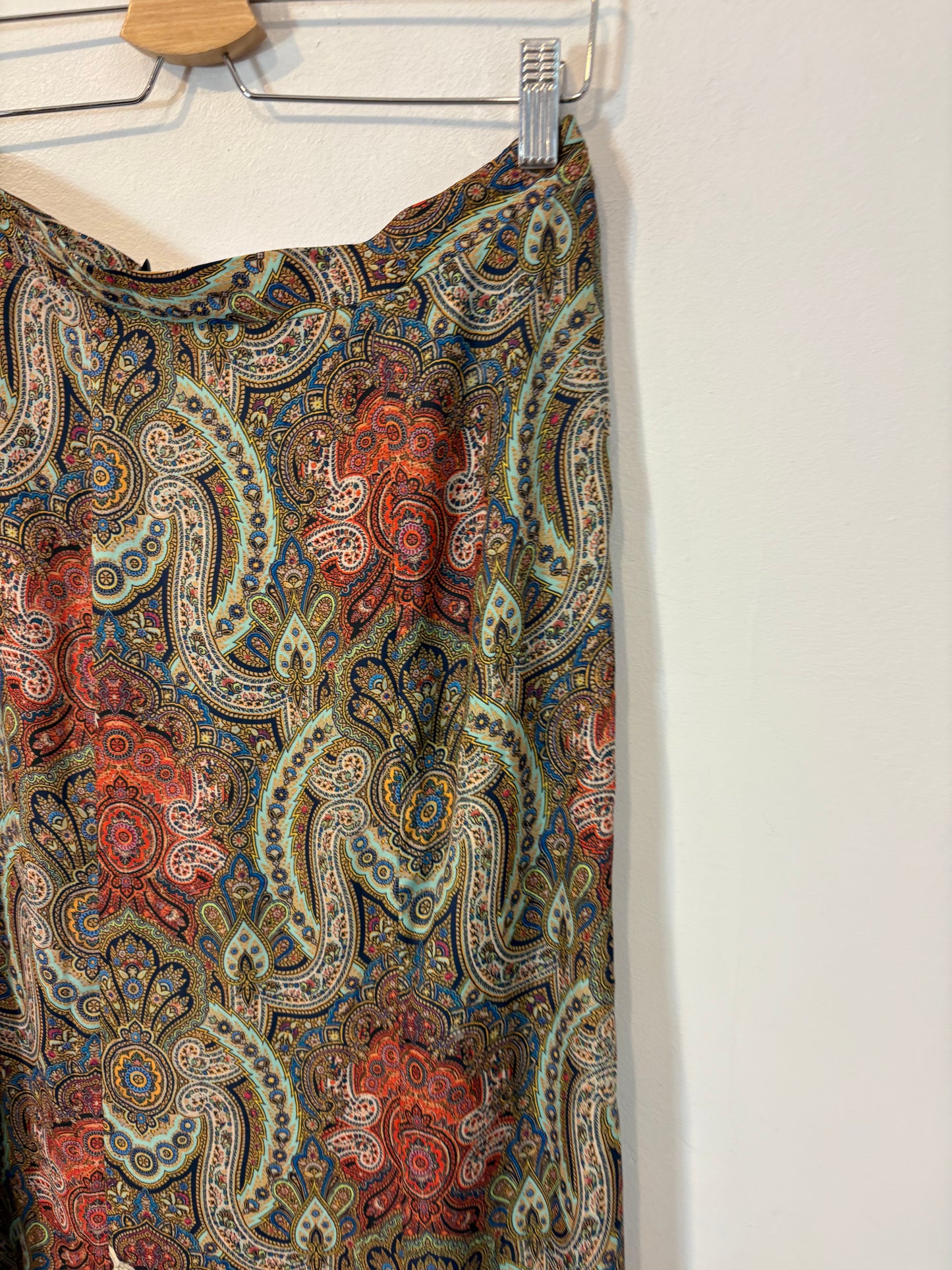 ZARA. Falda fluida con estampados verdes