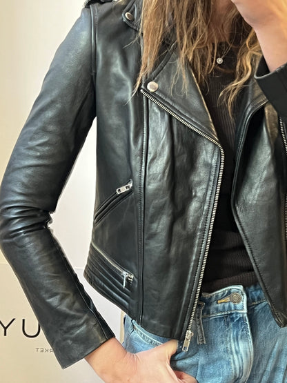 MAJE. Biker negra piel. T 38