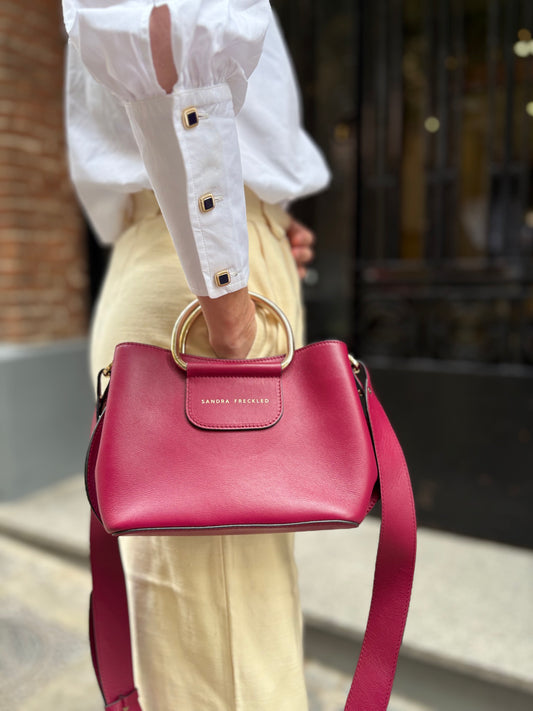 SANDRA FRECKLED. Bolso burdeos bandolera piel