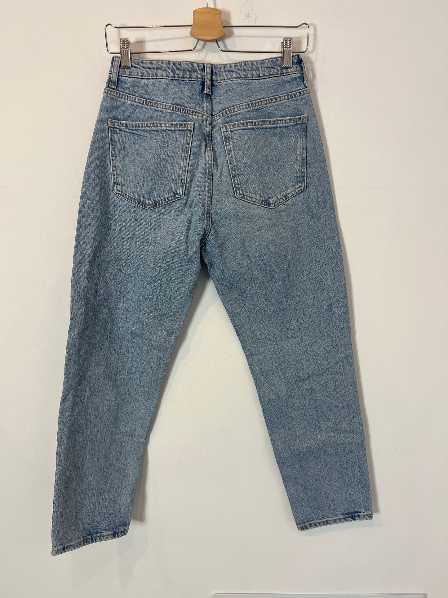 ZARA. Denim estilo mom fit. T 38