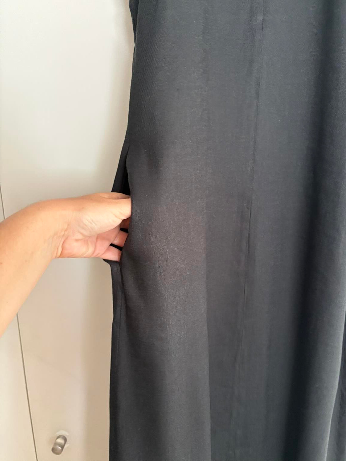 MASSIMO DUTTI. Vestido largo negro lino