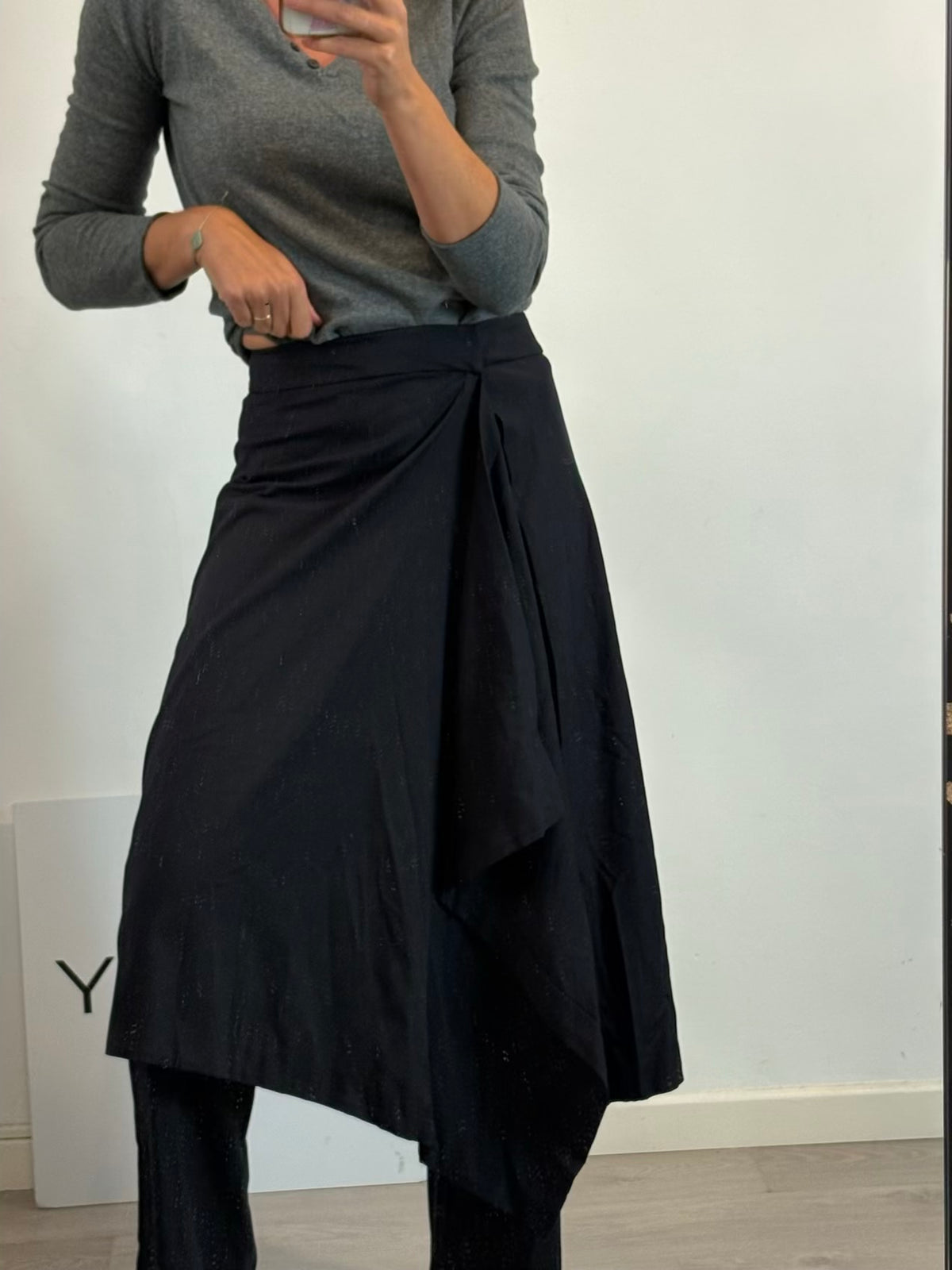 ZARA. Pantalón largo azul fluido efecto falda