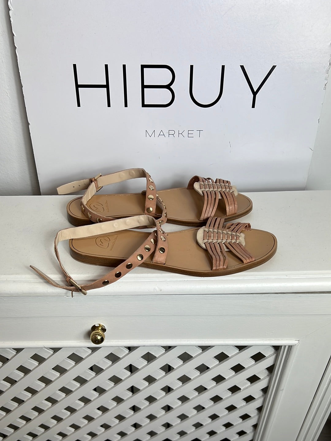 MICUIR. Sandalia plana piel tachuelas. T 37