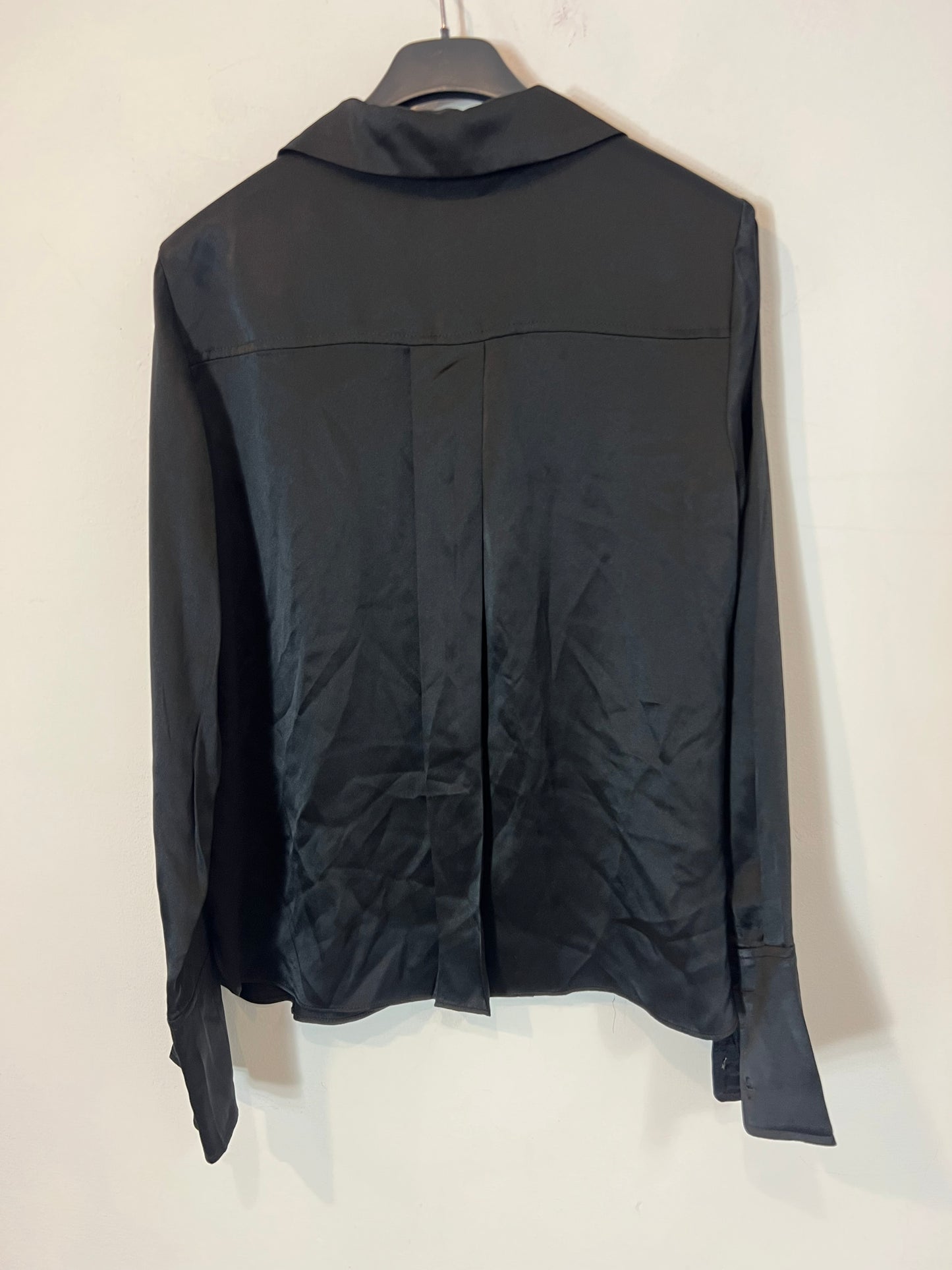 BANANA REPUBLIC. Black silk Ts blouse