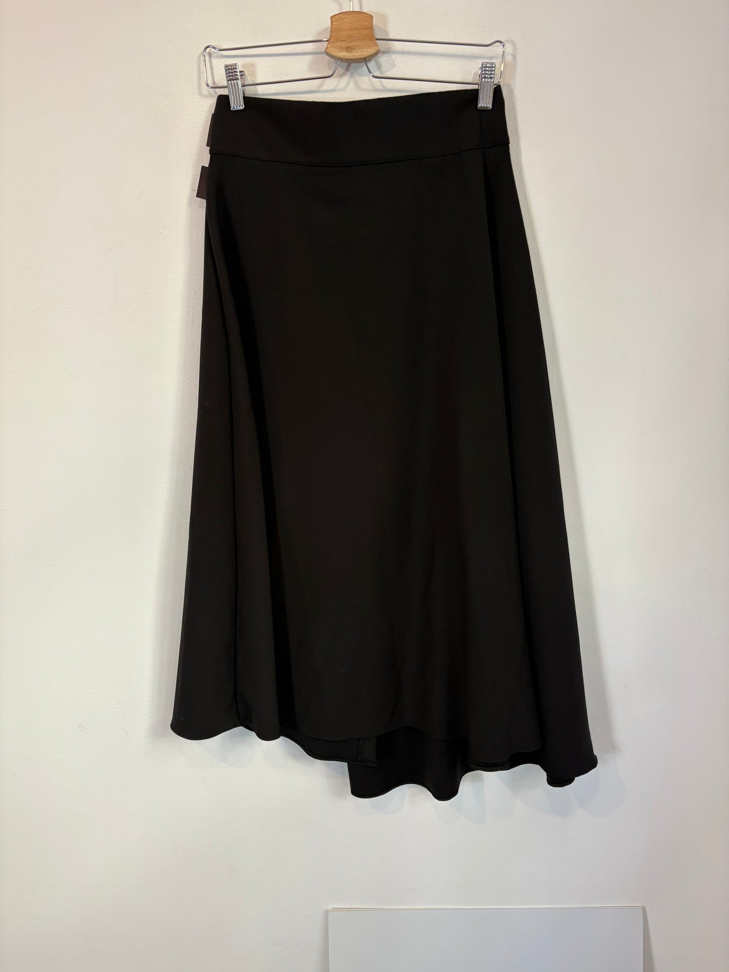 TACHE . Falda midi fluida cruzada. T 38