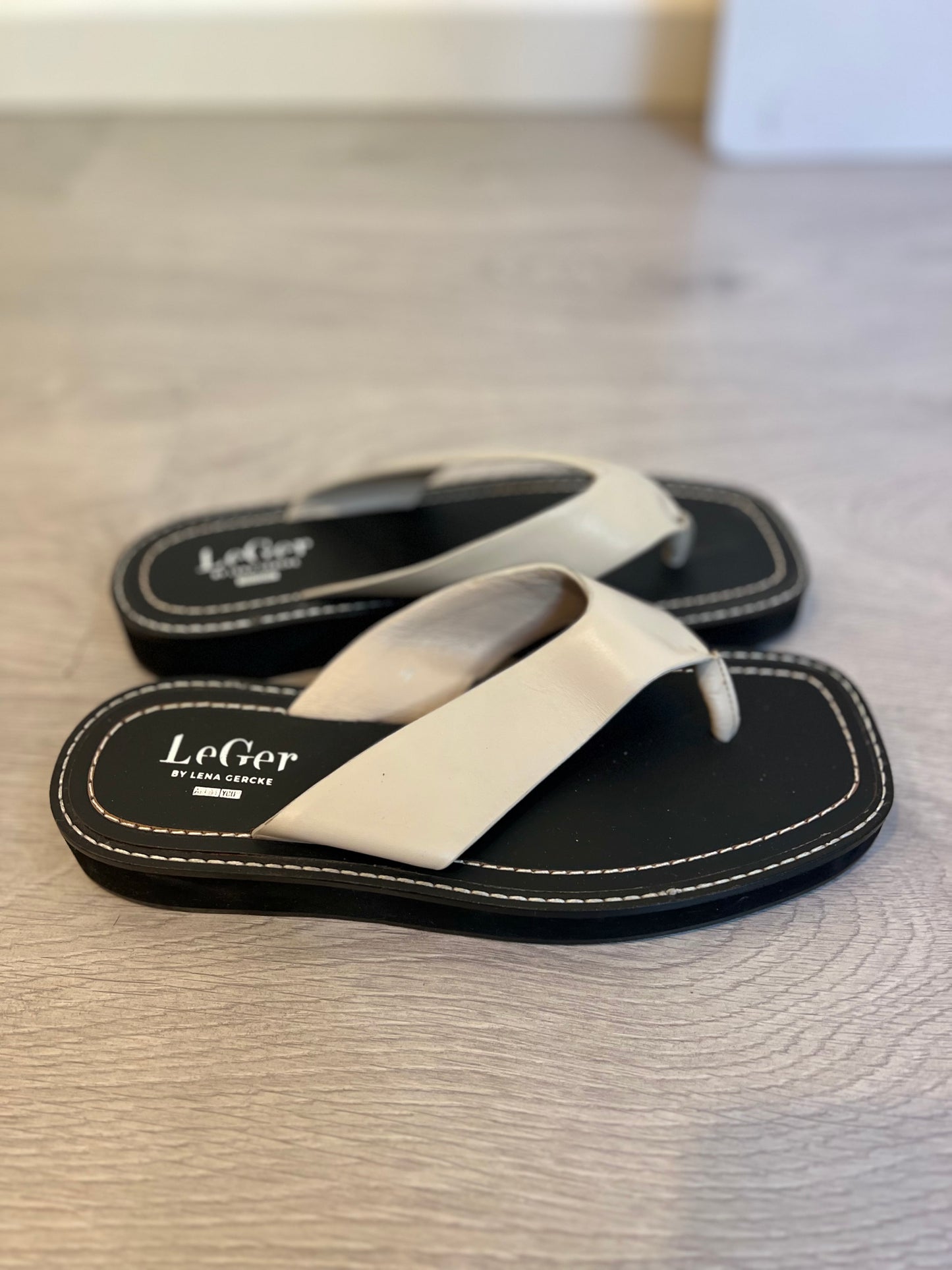 LEGER. Beige sandals, size 38