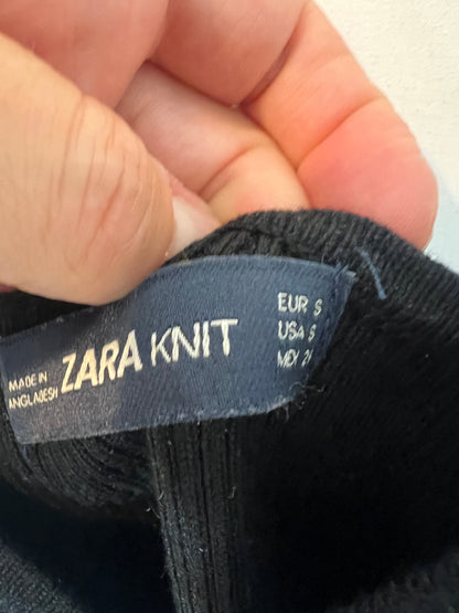 ZARA. Black ribbed fitted midi dress. TS