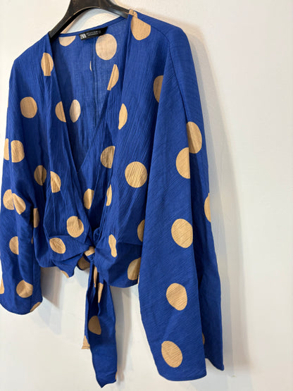 ZARA. top azul lunares