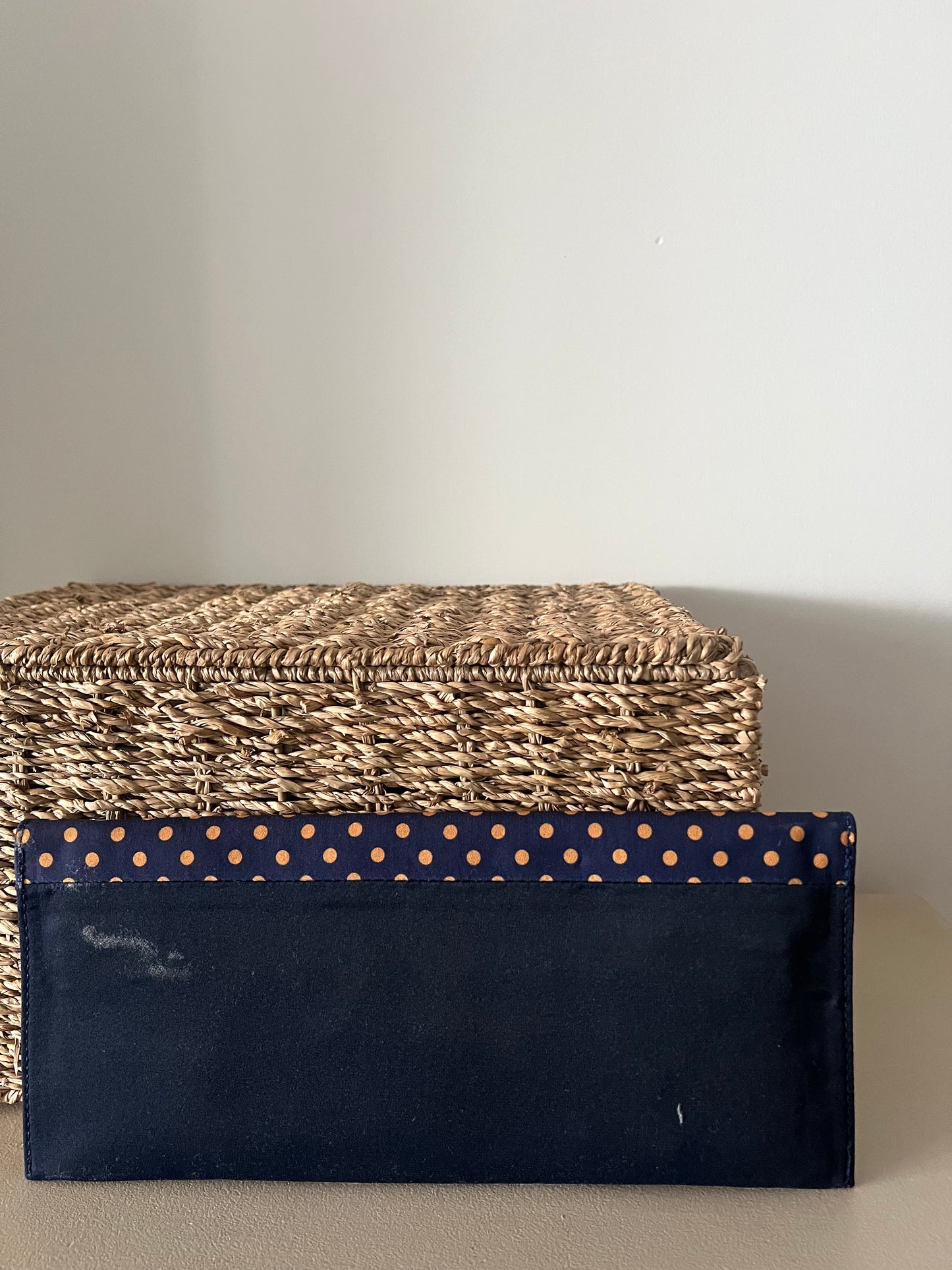 LODI. Cartera de mano lunares