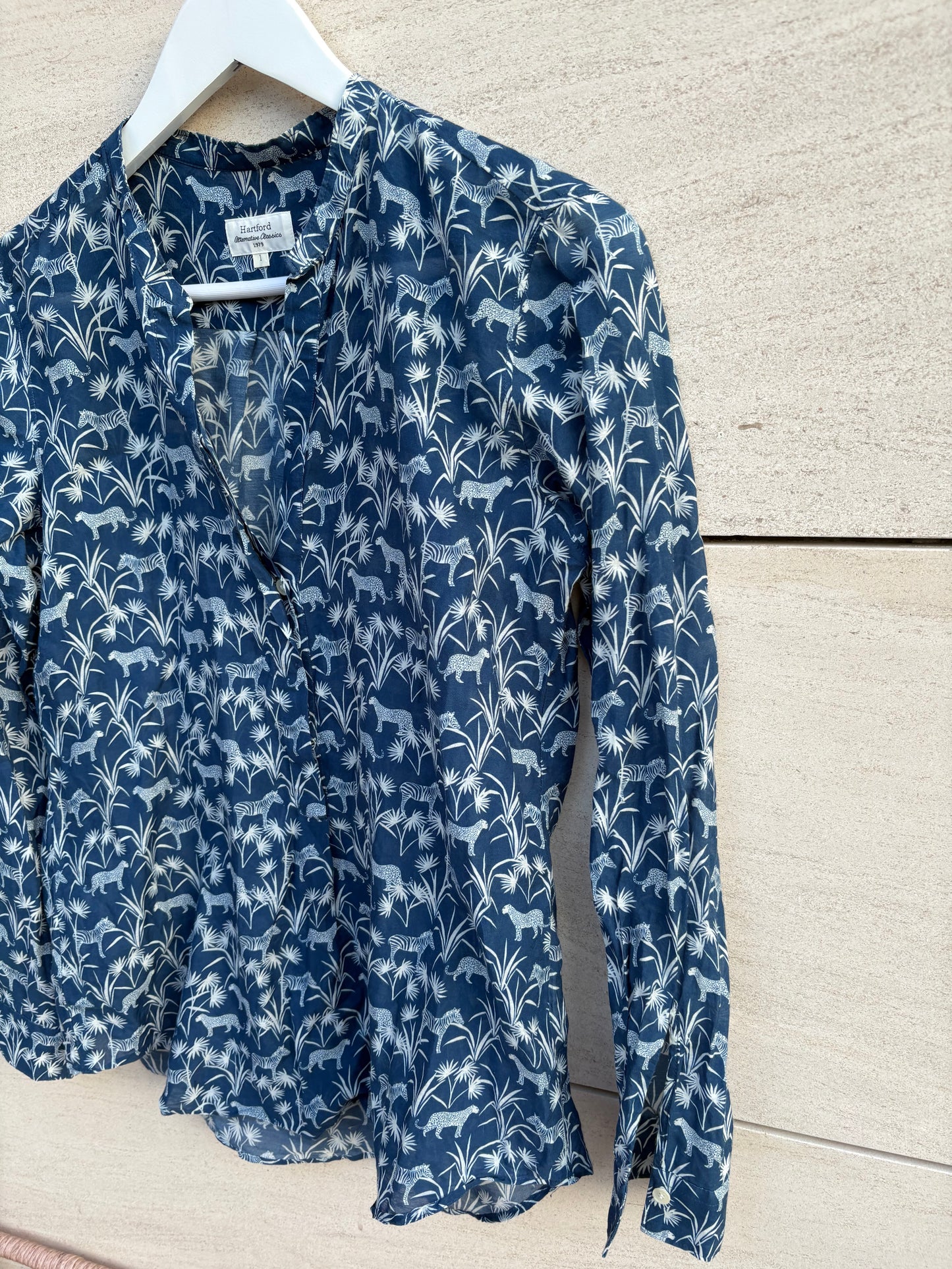 HARTFORD. Blusa azul safari