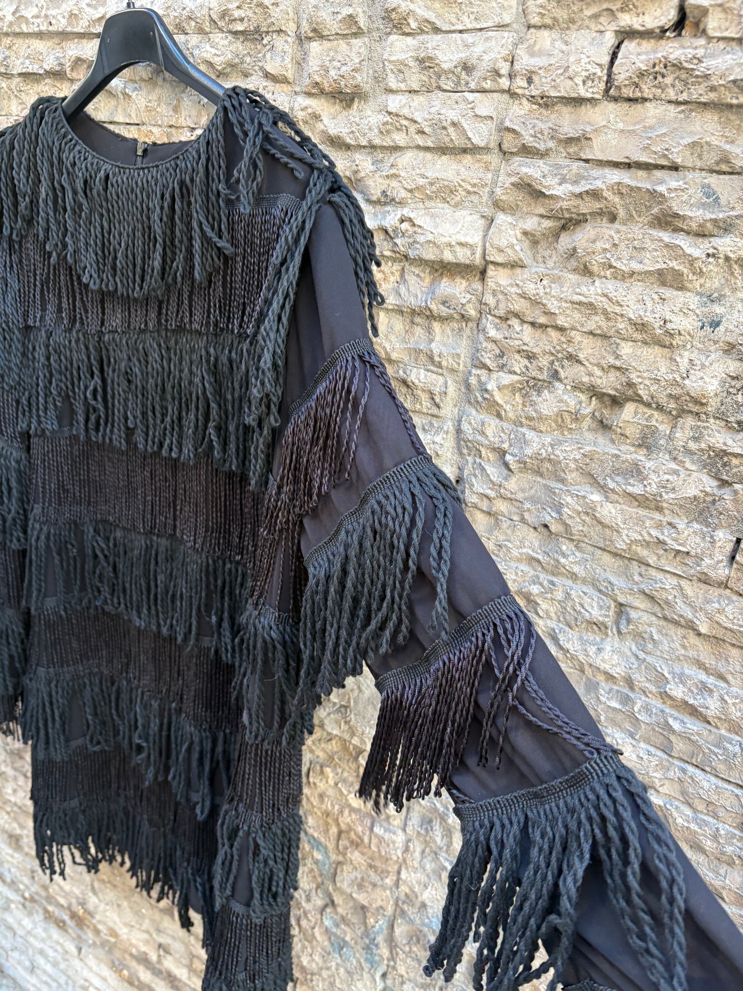 ZARA. Vestido corto flecos