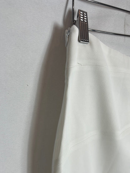 ZARA. Asymmetrical white skirt. Size m